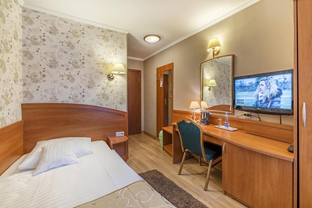 Hotel Doris 오보르니키 외부 사진