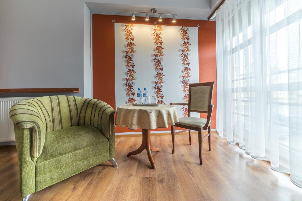 Hotel Doris 오보르니키 외부 사진