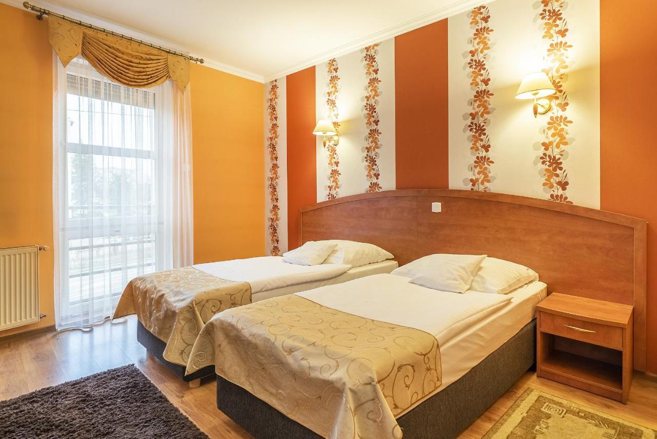 Hotel Doris 오보르니키 외부 사진